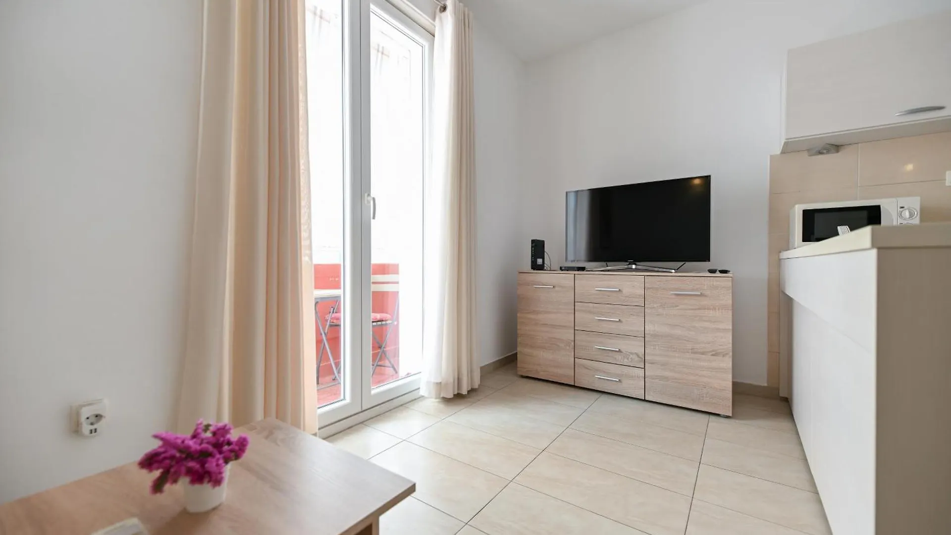 Near Zadar City Center Apartment With Free Parking And Air Condition In Each Room