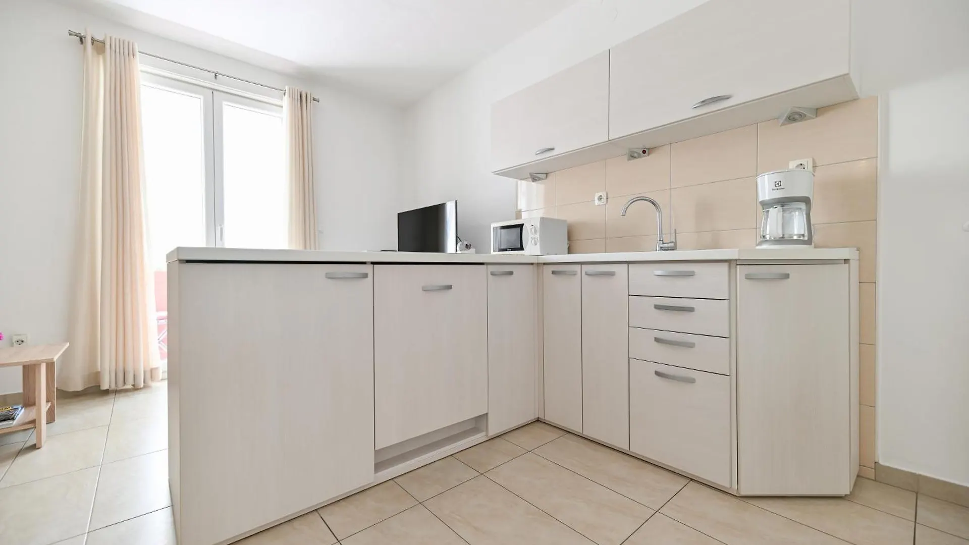 Near Zadar City Center Apartment With Free Parking And Air Condition In Each Room