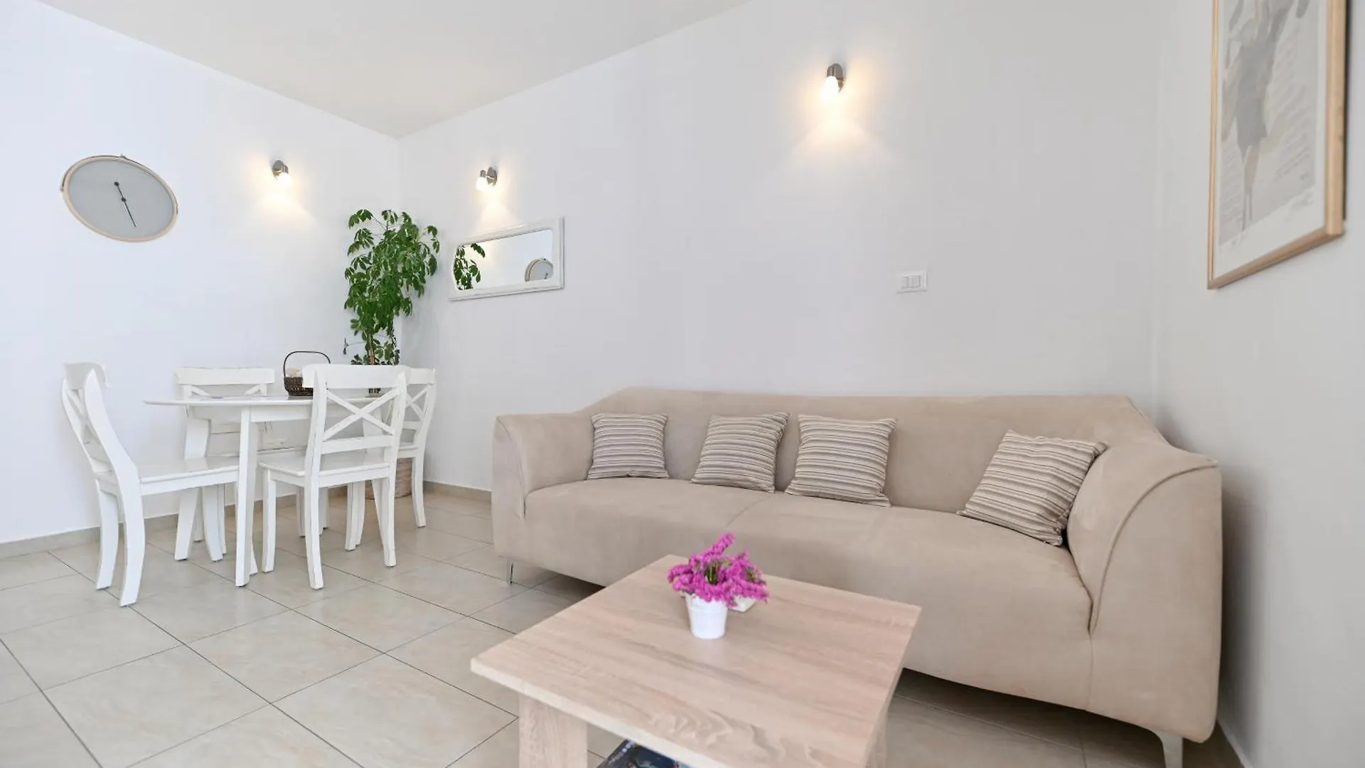 Near Zadar City Center Apartment With Free Parking And Air Condition In Each Room