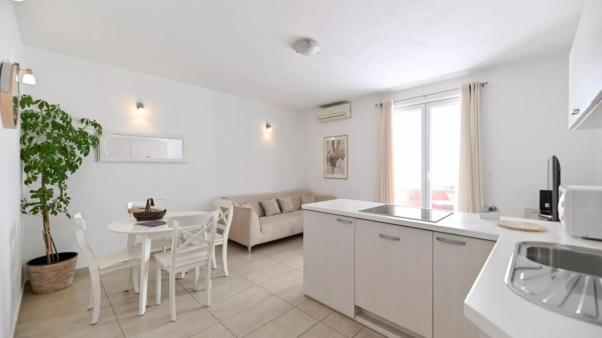 Near Zadar City Center Apartment With Free Parking And Air Condition In Each Room 0*,  Croácia