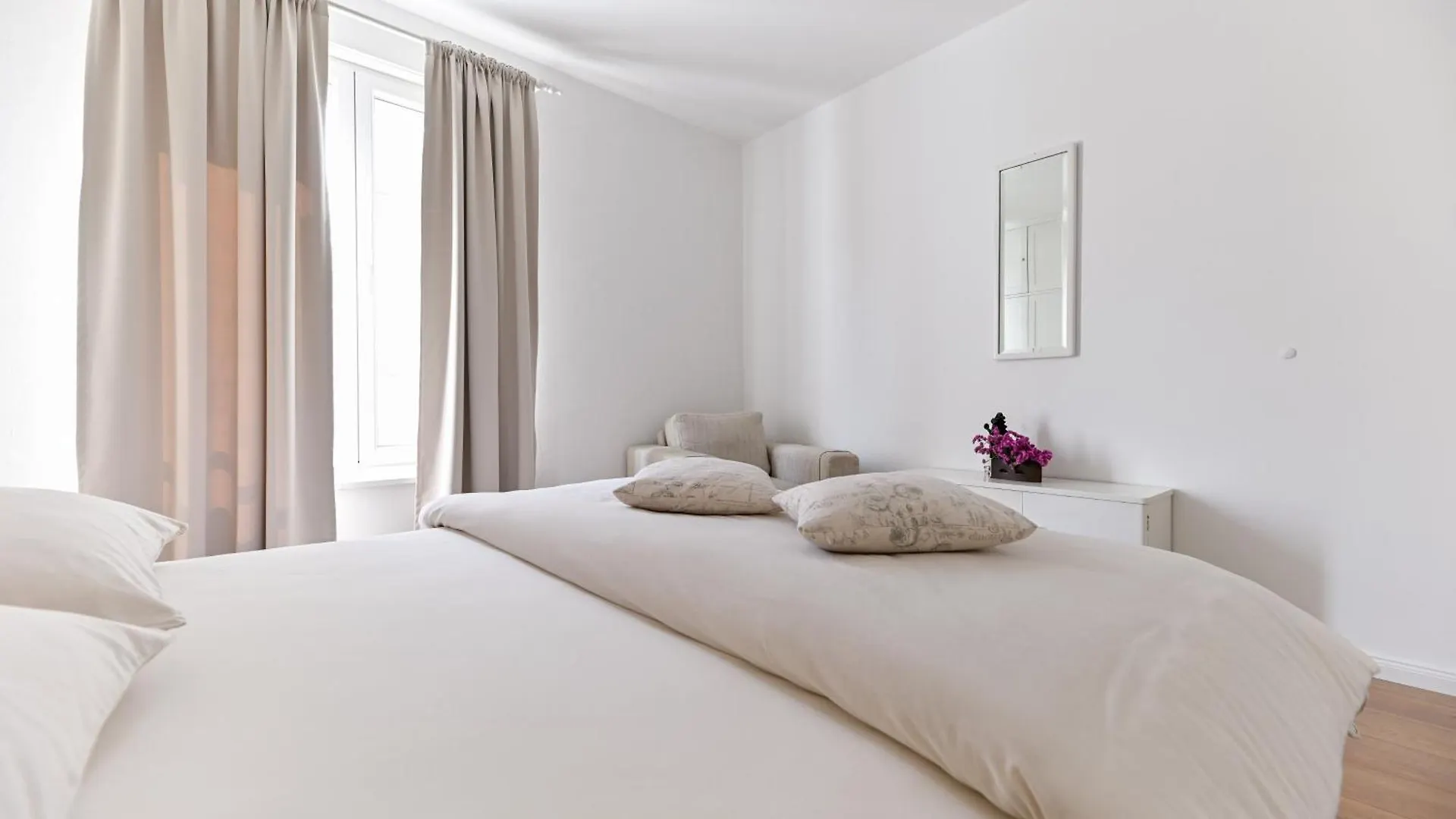Near Zadar City Center Apartment With Free Parking And Air Condition In Each Room